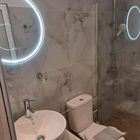 Daire Thoma's Seaside *